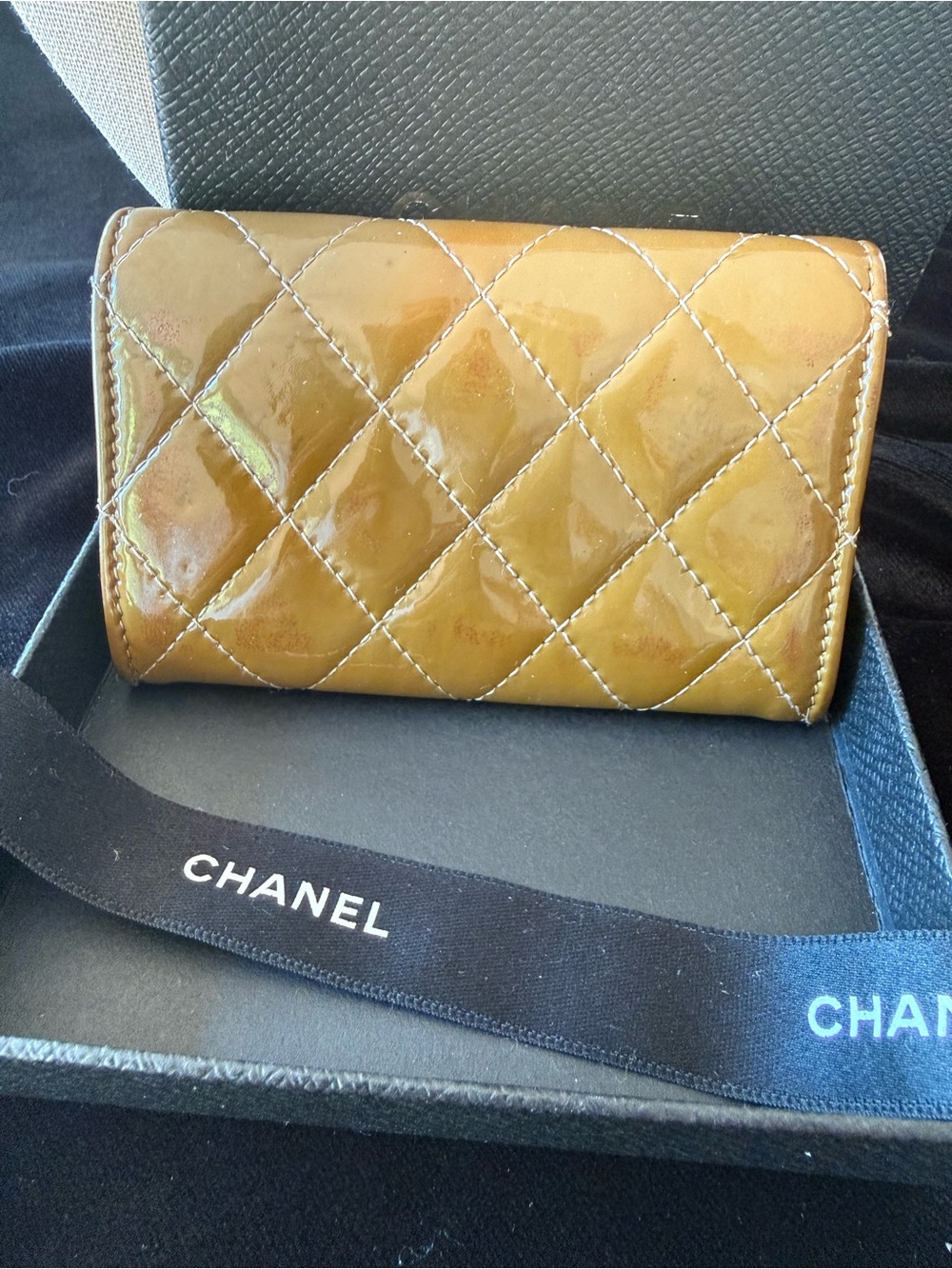 Chanel Quilted Patent Leather Compact Credit Card 💳 Wallet - Caramel Color - Picture 2 of 15
